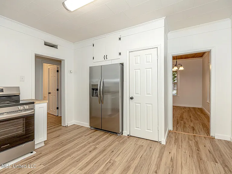 4406 Richard St — Photo 11