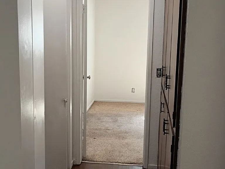 126 N Peppertree St — Photo 3