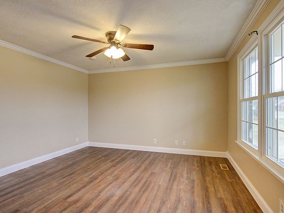 5th image of 3410 Albert Dr