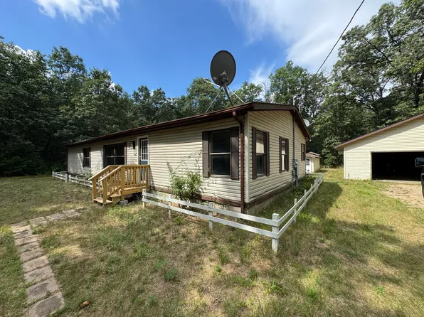 2995 S Pine Ave, White Cloud, MI 49349