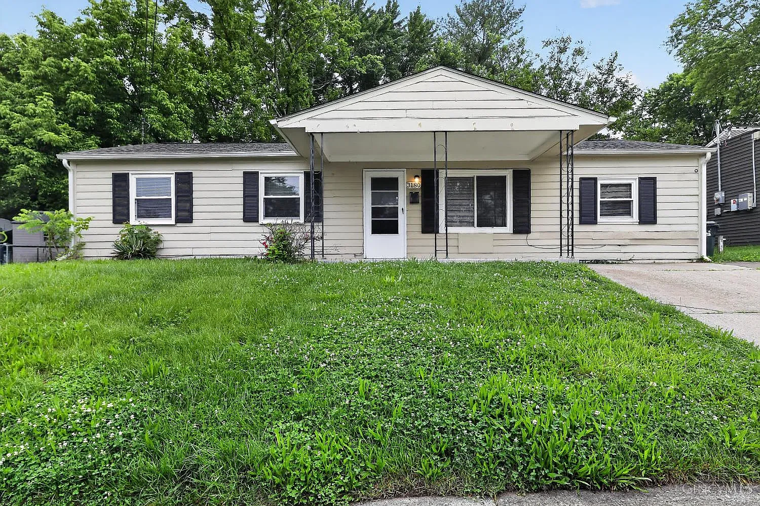 3 bed, 1175 sqft, $1,950 — Photo 1