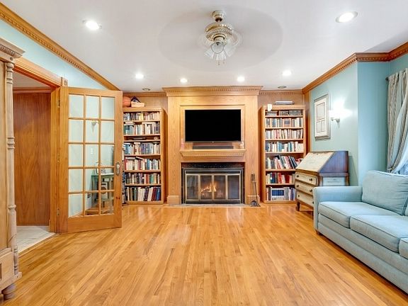 5th image of 204 Vose Ave