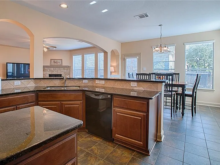 12500 Calistoga Way — Photo 8