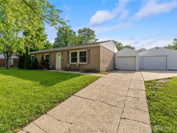 17 Berry Dr, Dayton, OH 45426