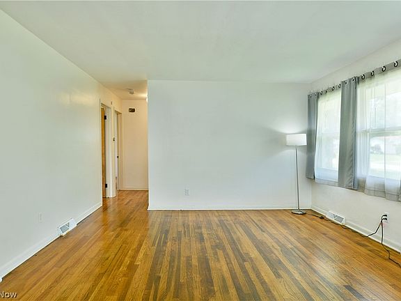 5th image of 2231 Stewart Dr NW