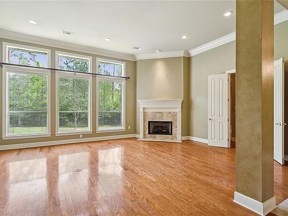 4th image of 302 Twin River Dr