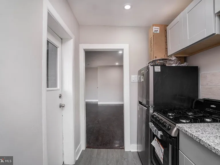 1001 Andrews Ave #5 — Photo 6