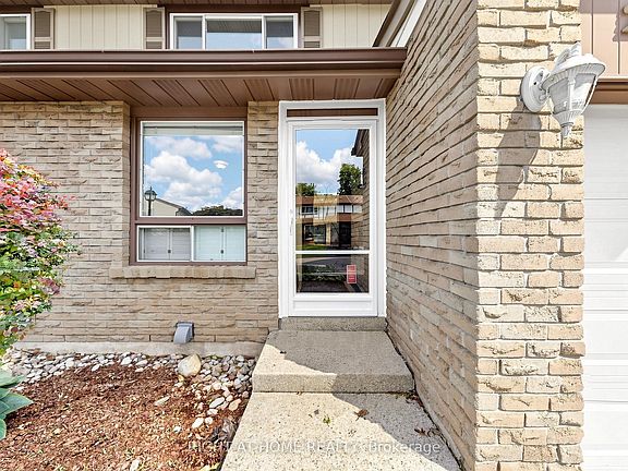 4th image of 1580 Lancaster Dr #2