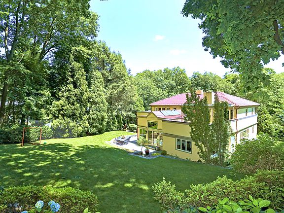 3rd image of 2 Sharon Ln