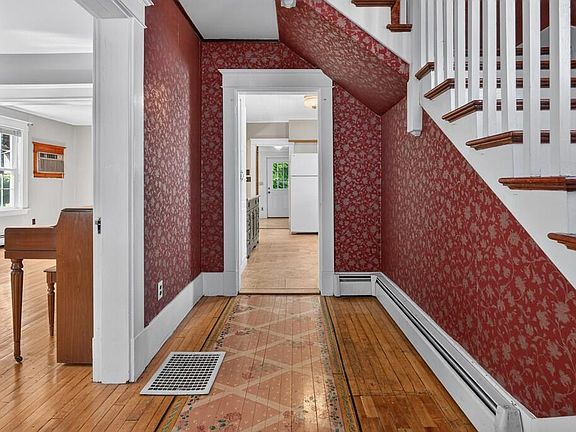 4th image of 346 Penobscot Avenue