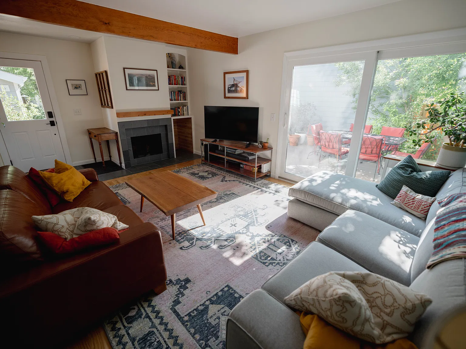 3 bed, 1320 sqft, $3,950 — Photo 3