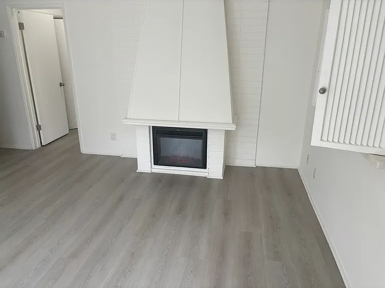 1422 Kelton Ave — Photo 6
