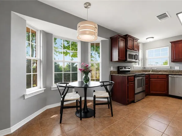 6000 S 39th Pl, Rogers, AR 72758