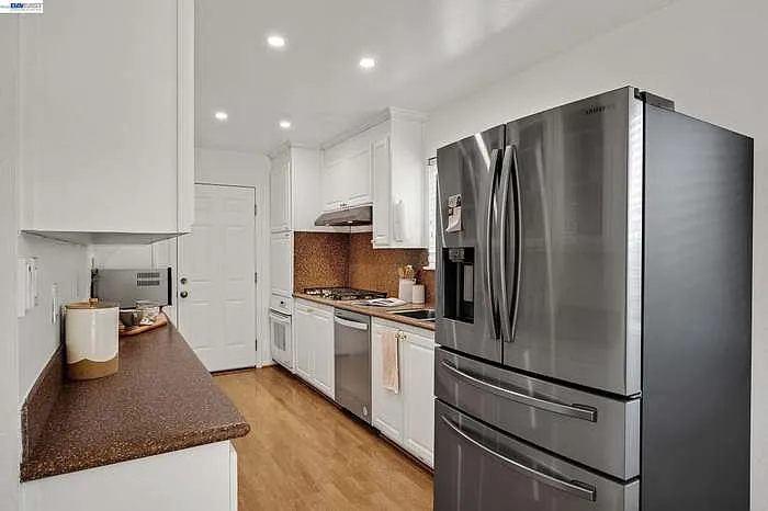 4034 Francisco St — Photo 6