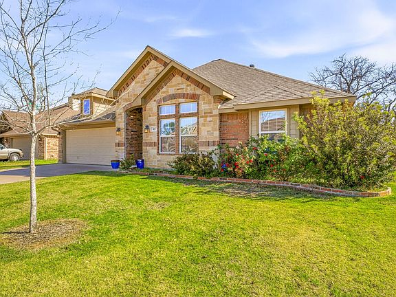 2nd image of 883 Mimosa Ct
