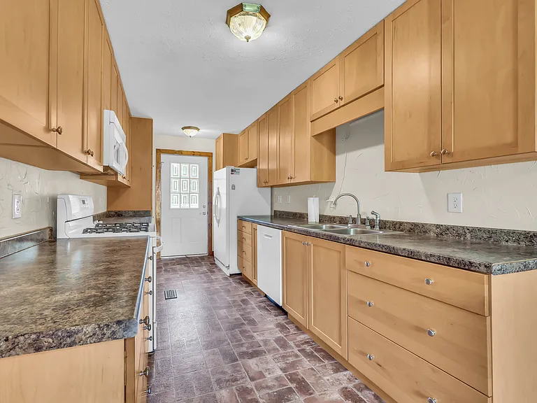777 Helton Dr — Photo 6