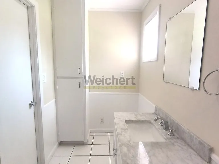 809 Thomas St — Photo 9