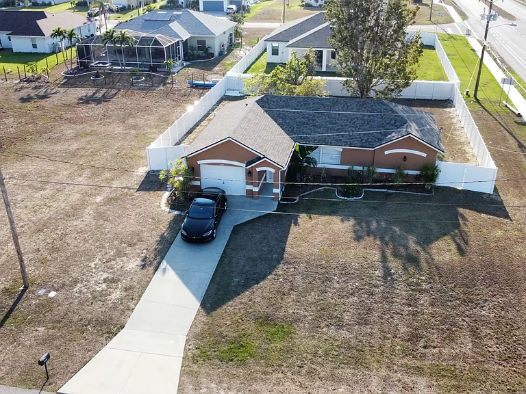 1602 SW 16th Ct — Photo 7