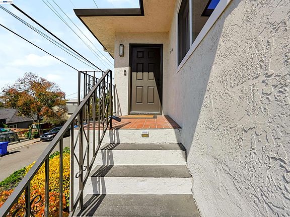 5th image of 17198 Roberto St