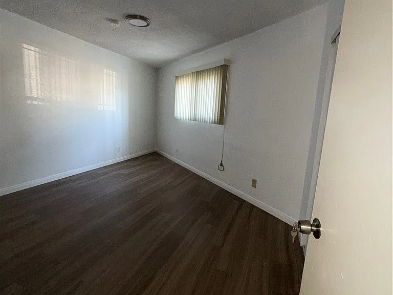 1805 S Rimpau Blvd — Photo 12