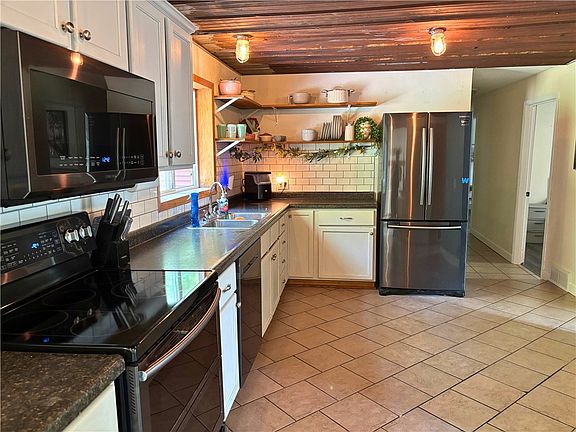 3rd image of 1420 McKinley Road