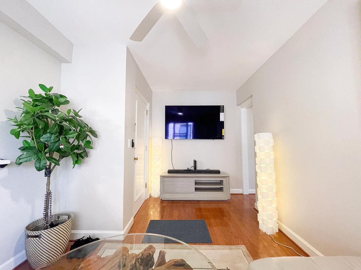 2 bed, 800 sqft, $3,495 — Photo 4