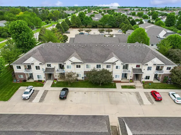 1720 SE La Grant Pkwy APT 13, Waukee, IA 50263