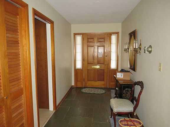 3rd image of 702 E Spruce St