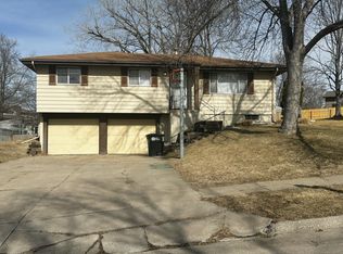 5611 S 113th St, Omaha, NE 68137