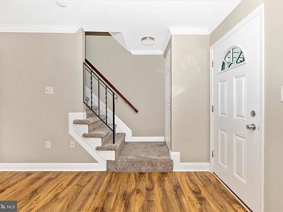 3rd image of 557 Lancaster Pl