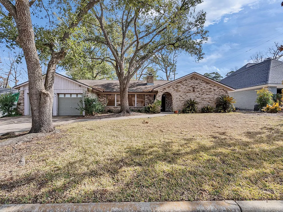 8 Shadowood St