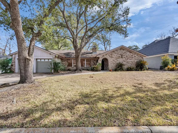 8 Shadowood St, Conroe, TX 77304