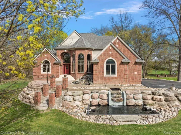 809 Hawksmoore Dr, Clarkston, MI 48348