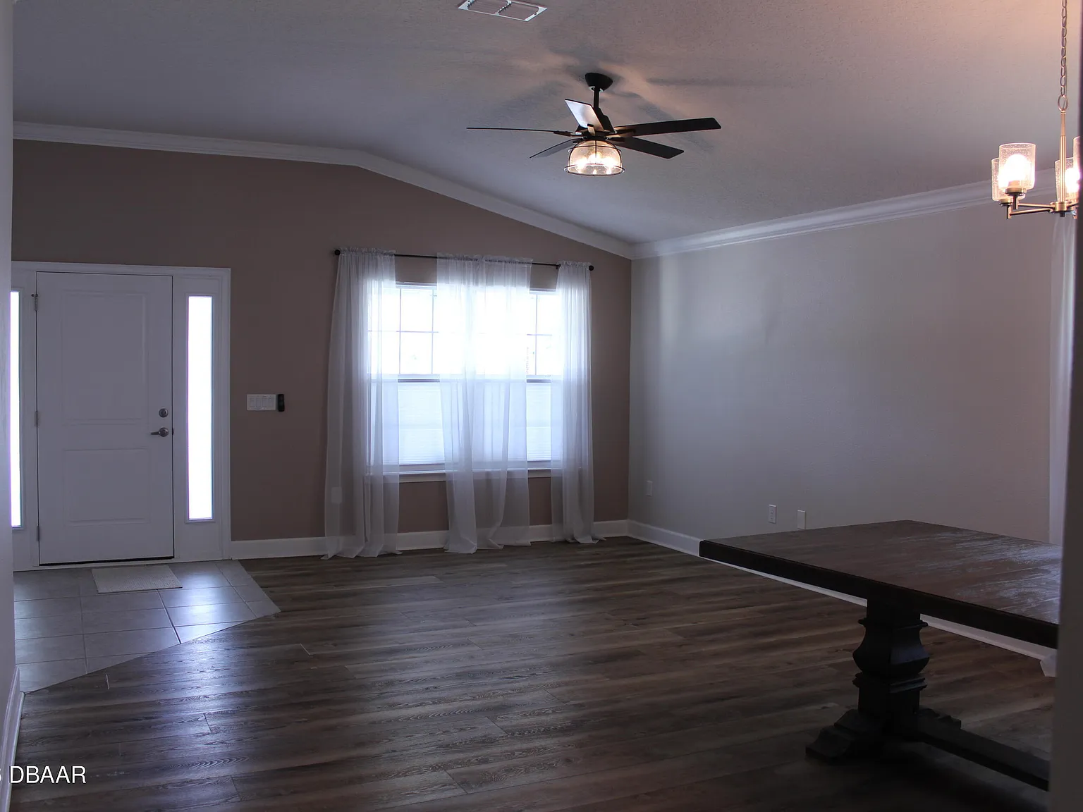 3 bed, 2.0 bath, 1907 sqft, $2,450 — Photo 3