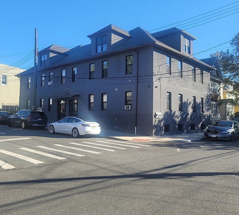 1st image of 242 Hooker Pl Floor 1