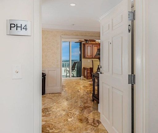 4th image of 3554 Ocean Dr #Penthouse 1-4s