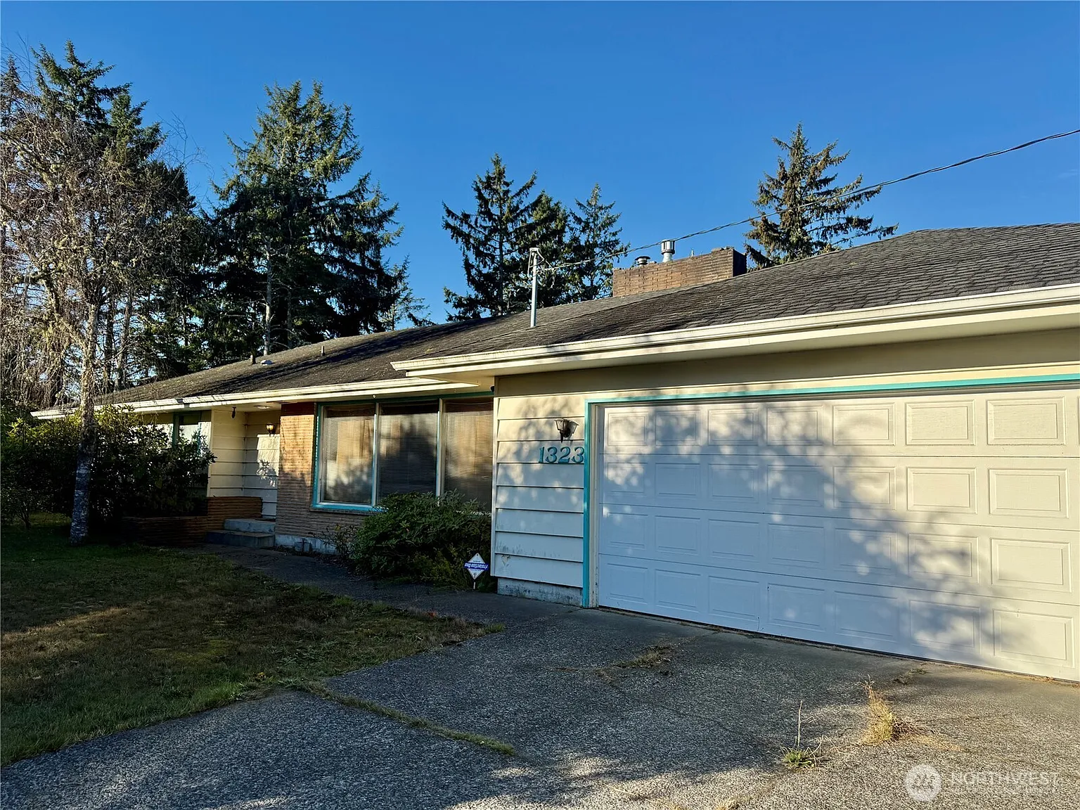 1323 S Montesano St photo 1