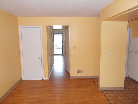 4th image of 815 N Lombard St
