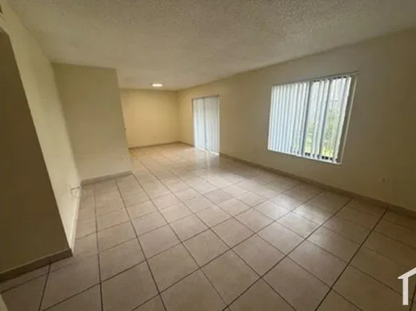 8411 Coral Lake Mnr, Pompano Beach, FL 33065