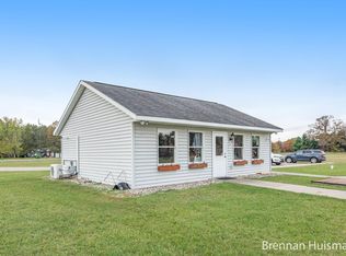 8200 Shaw Lake Rd, Middleville, MI 49333