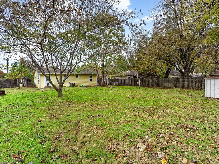 700 Broadway Ave — Photo 16