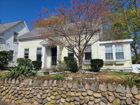 27 W Water St, Rockland, MA 02370