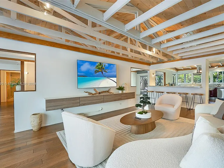 5910 N Bayshore Dr — Photo 15