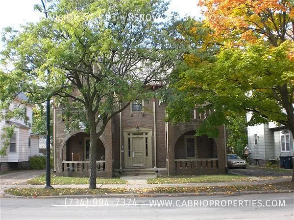 Building Photo - 414 S Division St
