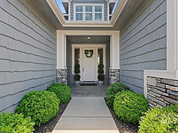 3rd image of 1169 W Deer Crest Dr