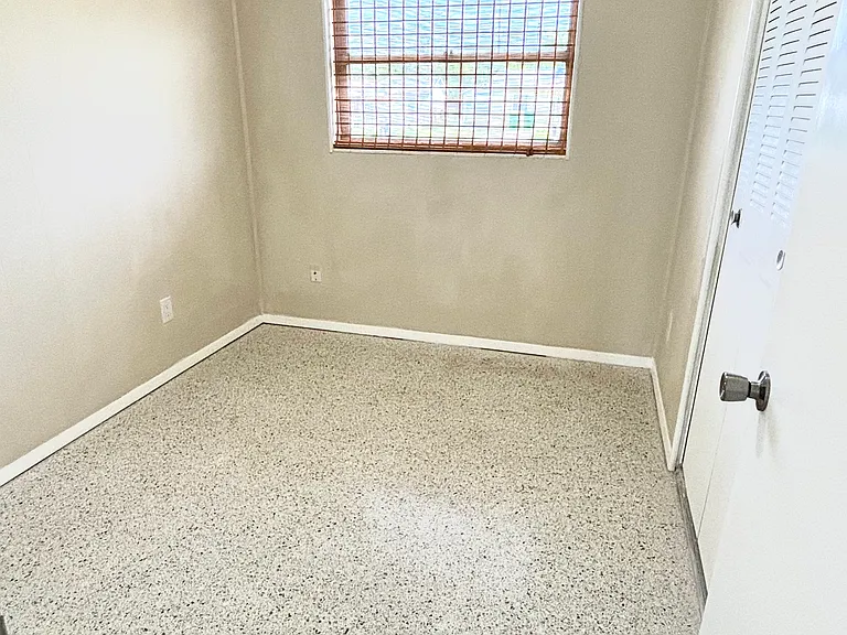 991 Barclay Dr — Photo 11