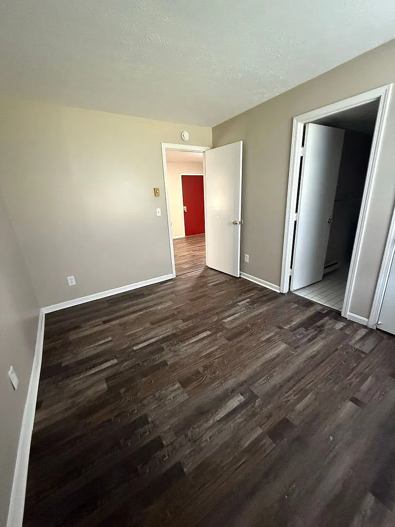 5827 Monfort Hills Ave. — Photo 3