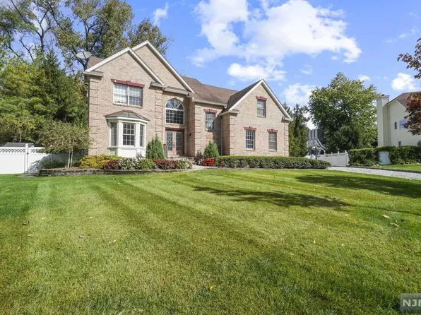 33 Bethany Cir, Closter, NJ 07624