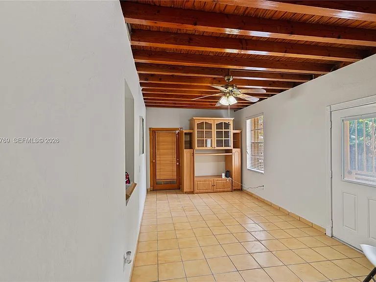 210 E 61st St — Photo 31