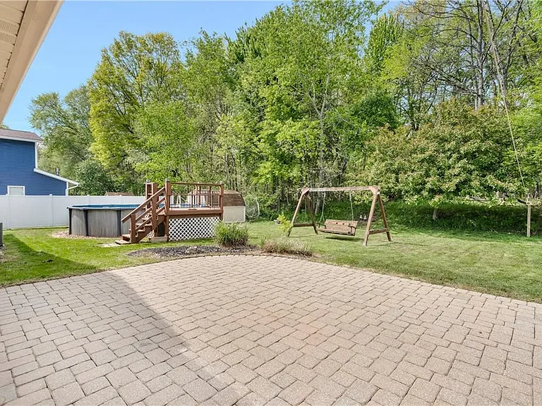624 Angiline Dr — Photo 4